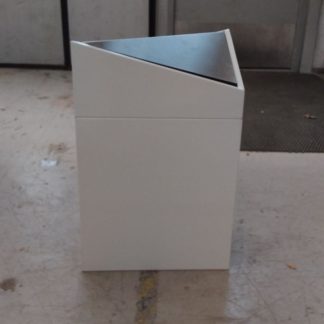 Roska-astia 30 × 46 × 71 cm