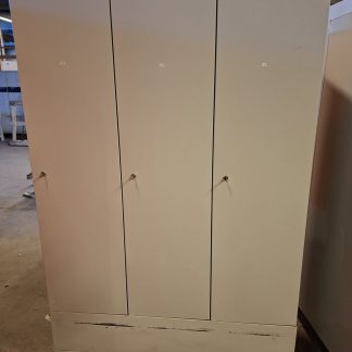 Pukukaappi 53 × 120 × 188 cm