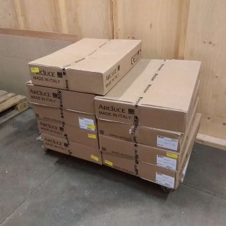 Valaisimia 9 laatikkoa