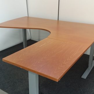 Säädettävä toimistopöytä