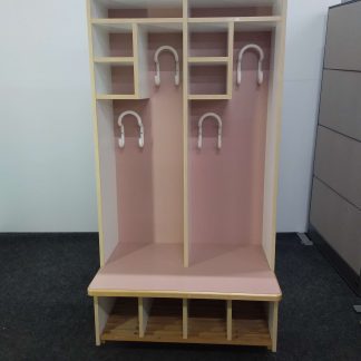 Naulakko 52 × 80 × 173 cm