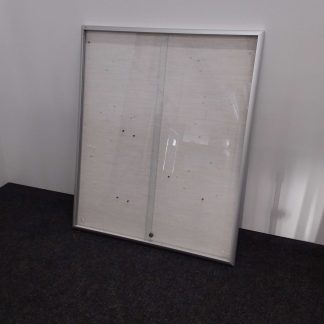 Ilmoitustaulu lasilla  7 × 102 × 123 cm