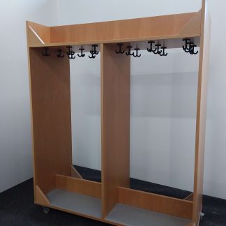 Naulakko  60 × 148 × 179 cm