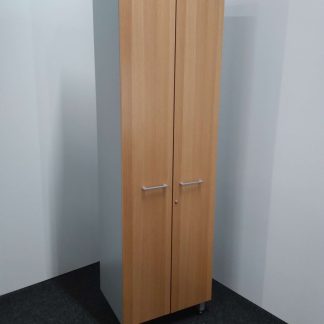 Vaatekaappi ( ei avainta )  44 × 60 × 206 cm