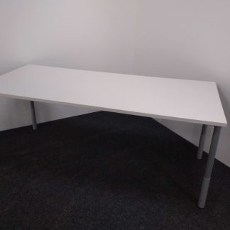 Pöytä 80 × 180 × 72 cm