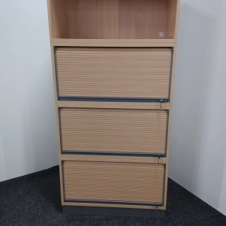 Rulokaappi  42 × 80 × 172 cm