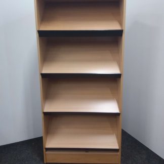 Esitehylly 42 × 80 × 168 cm