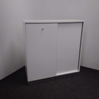 Hyllykaappi 42 × 120 × 126 cm